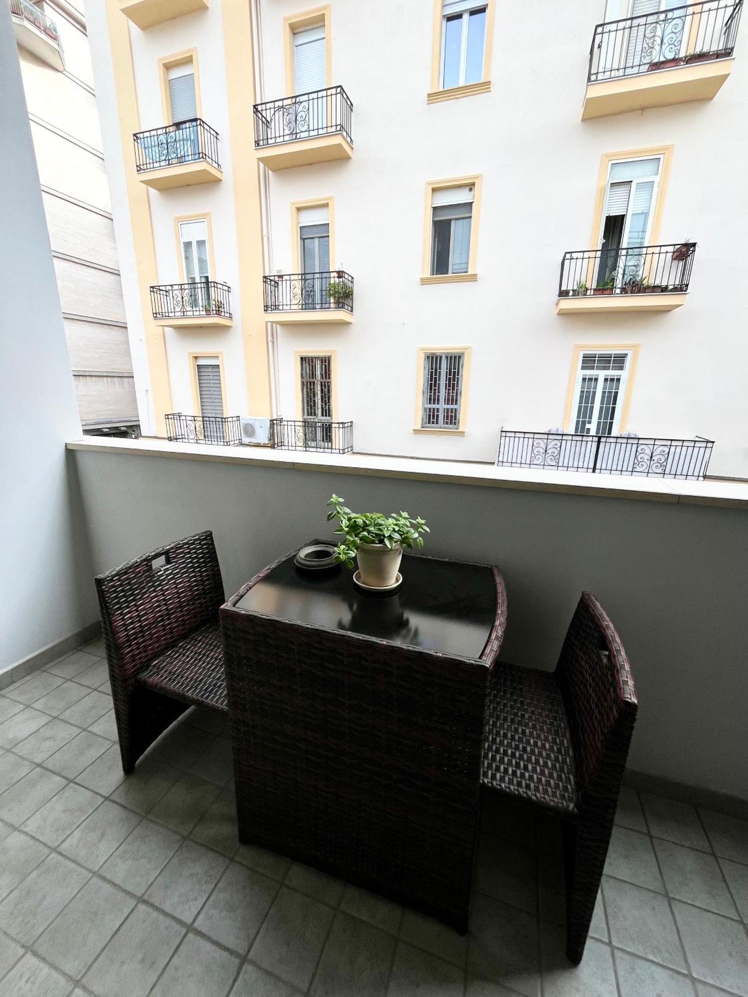 Apartment Penny Black *
