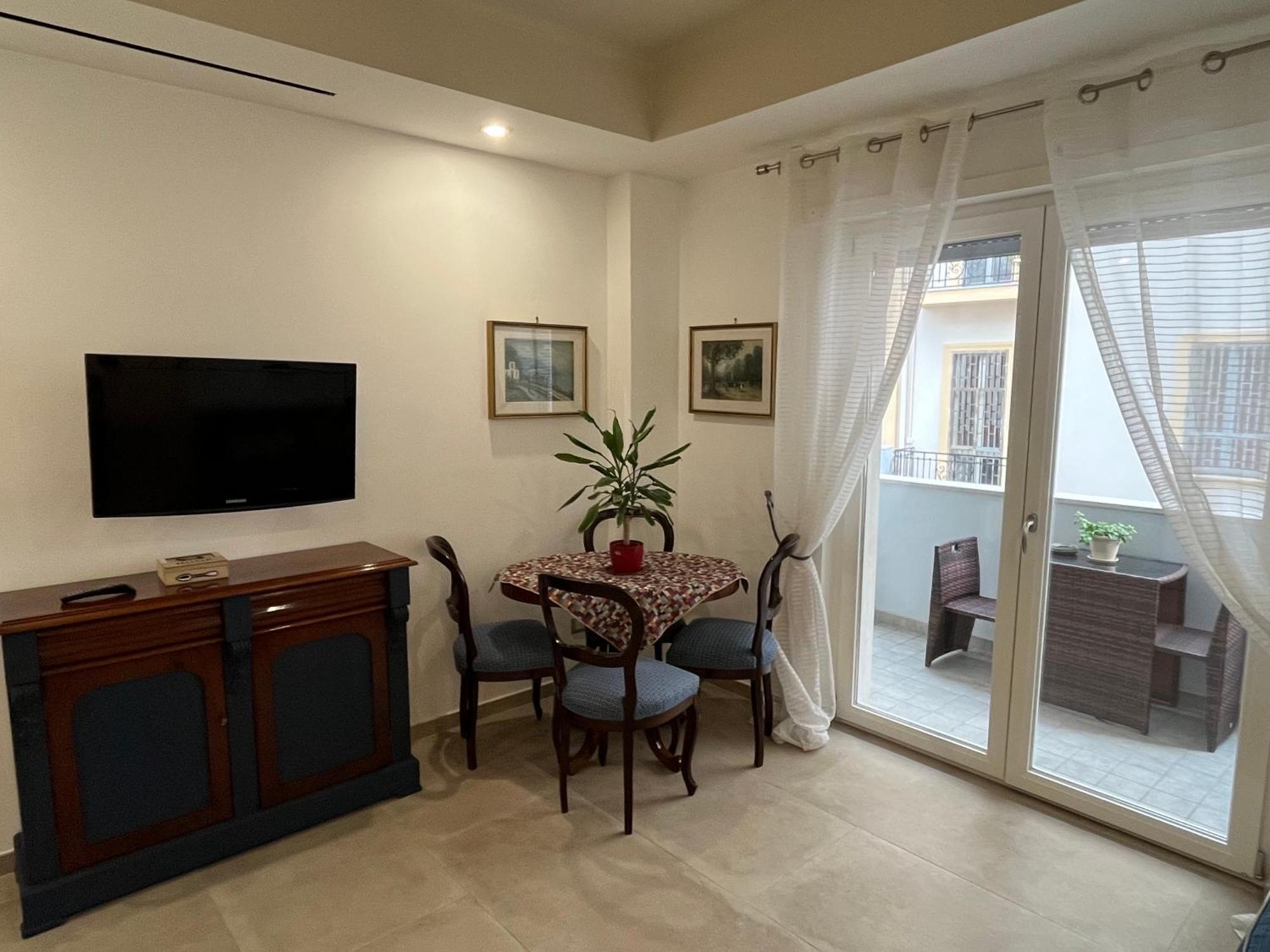 Apartment Penny Black Naples